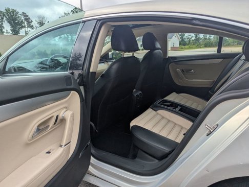 Used 2010 Volkswagen CC Luxury image 17