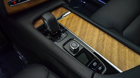 Certified 2025 Volvo XC90 B6 Plus image 25