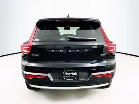 Used 2025 Volvo XC40 B5 Plus image 7