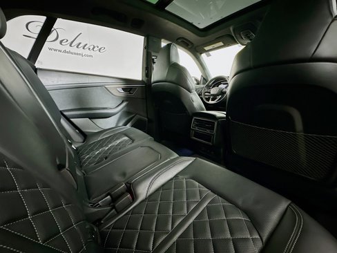 Used 2024 Audi SQ8 Prestige w/ Prestige Package image 29