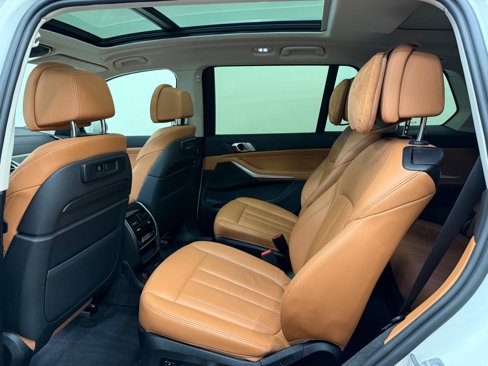Used 2022 BMW X7 xDrive40i w/ Premium Package image 9