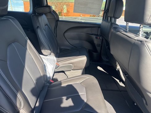 New 2025 Chrysler Voyager LX image 11
