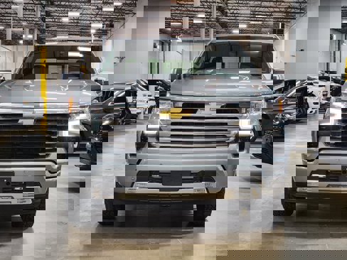 Used 2025 Chevrolet Silverado 1500 High Country w/ Technology Package image 3