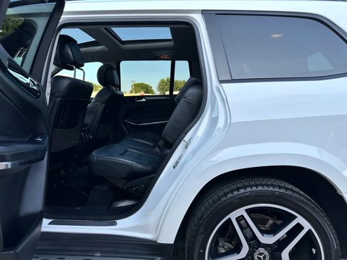 Used 2018 Mercedes-Benz GLS 550 4MATIC w/ Driver Assistance Package image 17