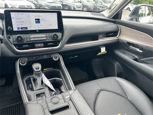 Used 2025 Toyota Grand Highlander FWD image 18
