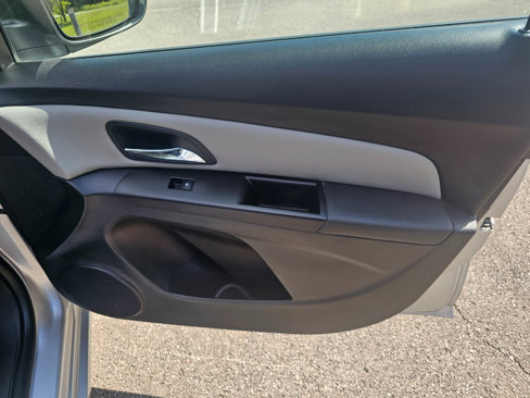 Used 2014 Chevrolet Cruze LS image 16