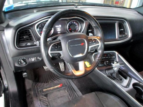 Used 2017 Dodge Challenger GT w/ Driver Convenience Group image 11