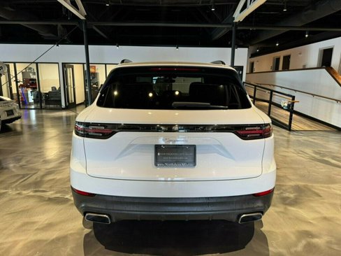 Used 2022 Porsche Cayenne w/ Premium Package image 4