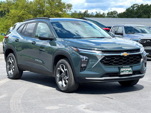 Used 2025 Chevrolet Trax LT image 3