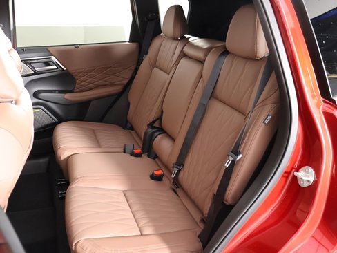 New 2025 Mitsubishi Outlander SEL image 38