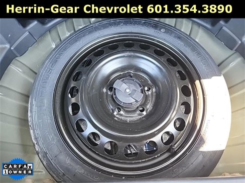 Used 2024 GMC Terrain SLE w/ Elevation Edition image 13