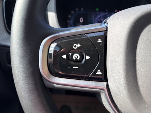 Certified 2025 Volvo XC60 B5 Plus image 21