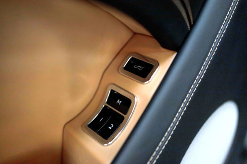 Used 2018 Bentley Bentayga image 43