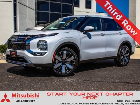 New 2025 Mitsubishi Outlander SE image 1