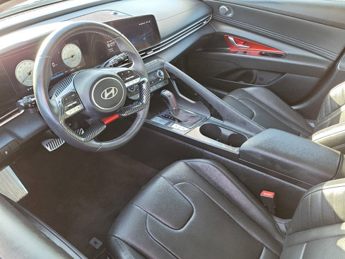Certified 2024 Hyundai Elantra Limited image 3