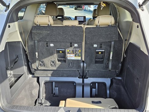 Used 2024 Toyota Sienna XLE image 13