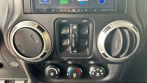 Used 2015 Jeep Wrangler Unlimited Rubicon w/ Max Tow Package image 32