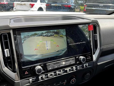 Certified 2025 Nissan Frontier SV image 19