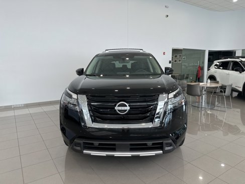 New 2025 Nissan Pathfinder SL image 2
