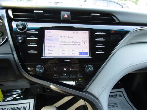 Used 2020 Toyota Camry SE image 20