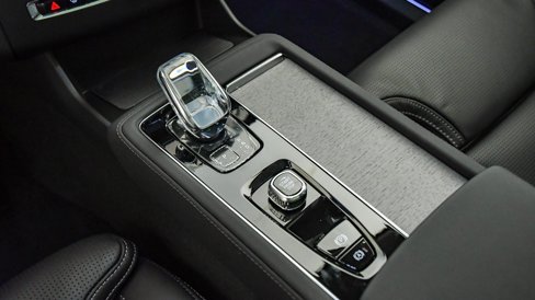 New 2025 Volvo XC90 T8 Plus w/ Protection Package Premier image 25