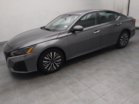 Used 2023 Nissan Altima 2.5 SV image 2