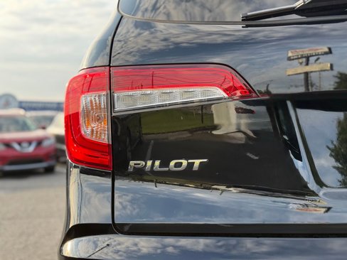 Used 2021 Honda Pilot Touring image 9