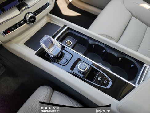 New 2026 Volvo XC60 B5 Ultra w/ Protection Package Premier image 19