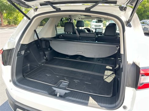 Used 2025 Honda Pilot Touring image 12