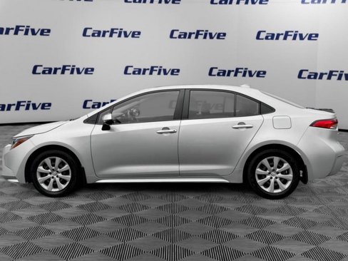 Used 2022 Toyota Corolla LE image 2