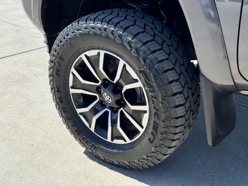 Used 2021 Toyota Tacoma TRD Sport image 9