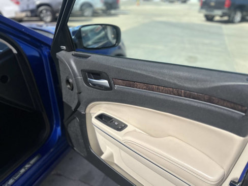 Used 2018 Chrysler 300 Limited w/ Safetytec Plus Group image 33