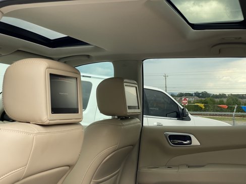 Used 2019 Nissan Pathfinder Platinum image 22