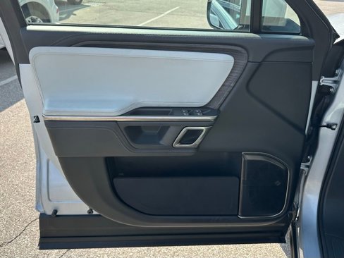 Used 2023 Rivian R1S Adventure image 15