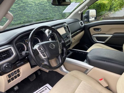 Used 2018 Nissan Titan SV w/ SV Convenience Package image 14