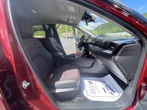 Used 2025 Nissan Kicks SR w/ Illumination Package image 25