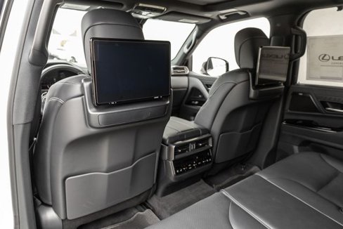 New 2025 Lexus LX 600 4WD w/ Luxury Package image 9