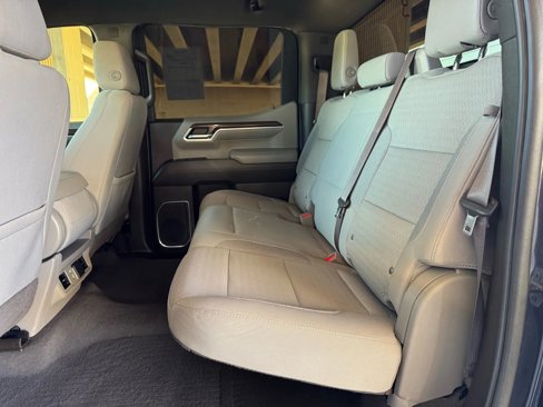 Used 2022 Chevrolet Silverado 1500 LT w/ Z71 Off-Road Package image 18