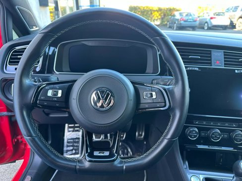 Used 2018 Volkswagen Golf R 4-Door image 15