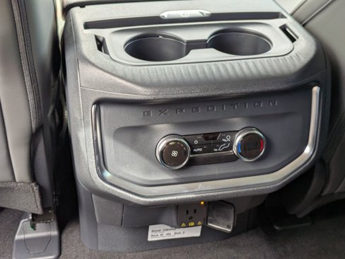 New 2025 Ford Expedition Active image 30