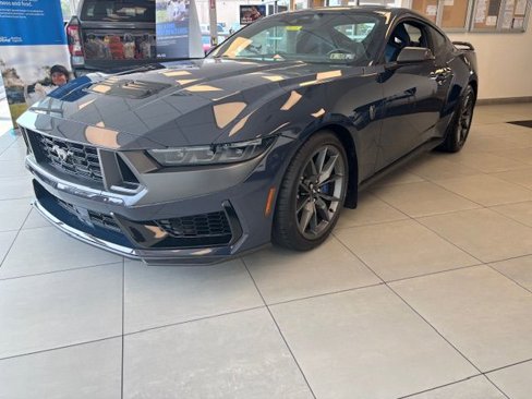 Used 2025 Ford Mustang Dark Horse image 3