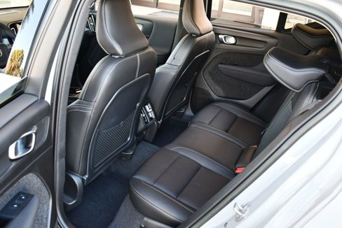 Used 2024 Volvo XC40 B5 Plus image 15