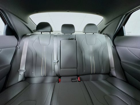 Certified 2025 Hyundai Elantra SEL image 36