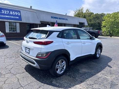 Used 2023 Hyundai Kona SE image 3
