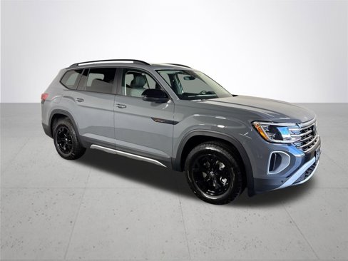New 2025 Volkswagen Atlas Peak Edition SE image 5