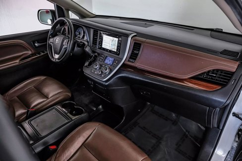 Used 2020 Toyota Sienna Limited Premium image 11