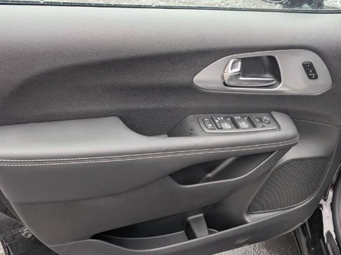 New 2026 Chrysler Pacifica Limited image 9