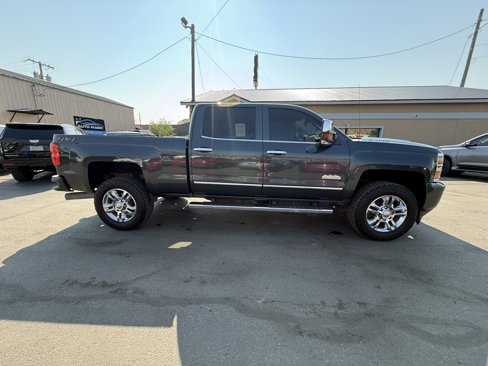 Used 2018 Chevrolet Silverado 2500 High Country w/ Duramax Plus Package image 2