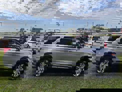 Used 2020 Ford Explorer Limited w/ Class III Trailer Tow Package image 4