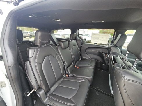 New 2025 Chrysler Pacifica Select w/ Uconnect Theater Family Group image 33